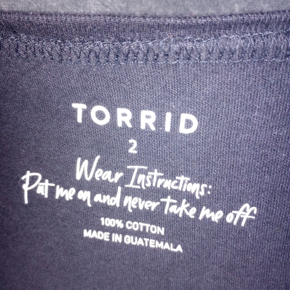 Torrid Black Skull With Christmas Lights T-Shirt Size 2X EUC P2P 22 In - Picture 4 of 6